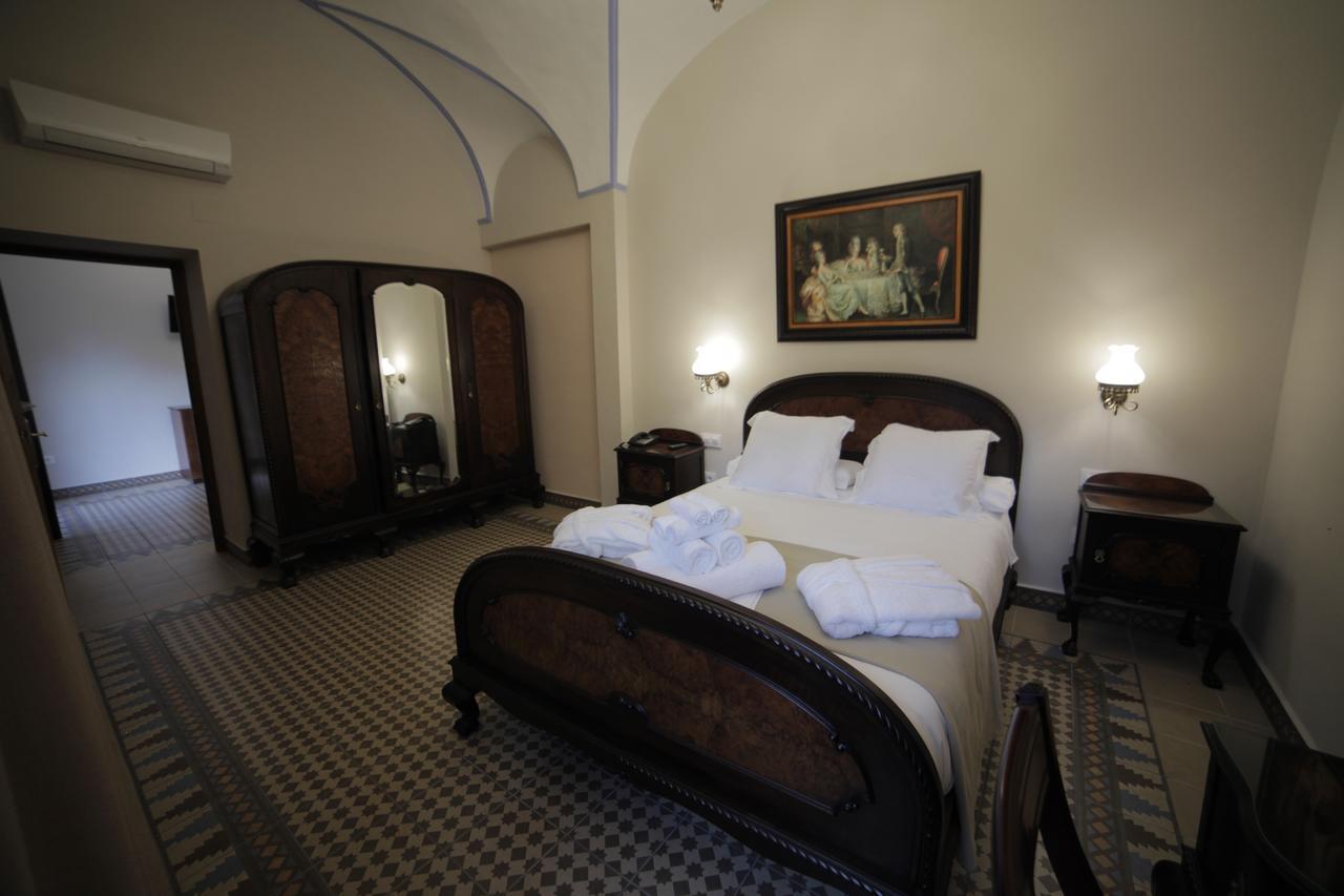 Hotel La Giralda Burguillos Del Cerro ภายนอก รูปภาพ