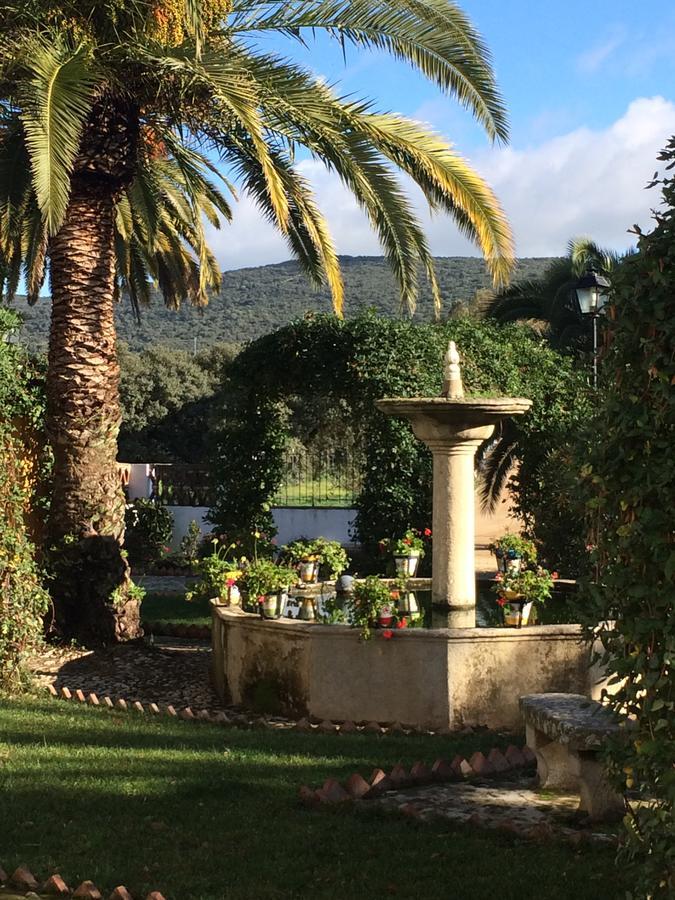 Hotel La Giralda Burguillos Del Cerro ภายนอก รูปภาพ