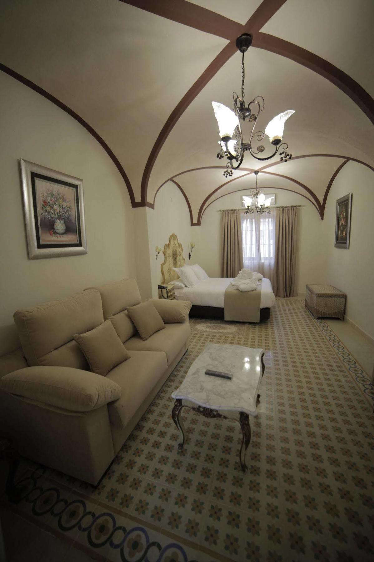 Hotel La Giralda Burguillos Del Cerro ภายนอก รูปภาพ