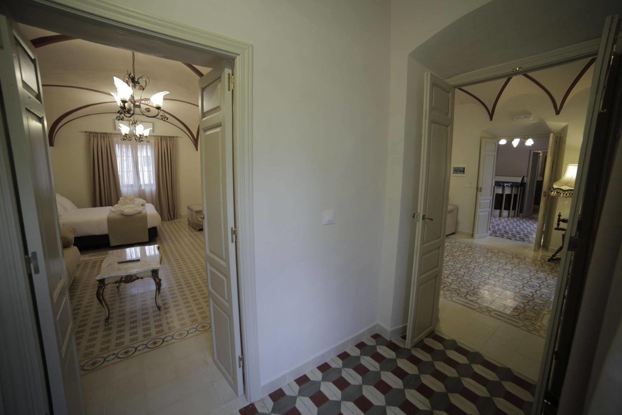 Hotel La Giralda Burguillos Del Cerro ภายนอก รูปภาพ