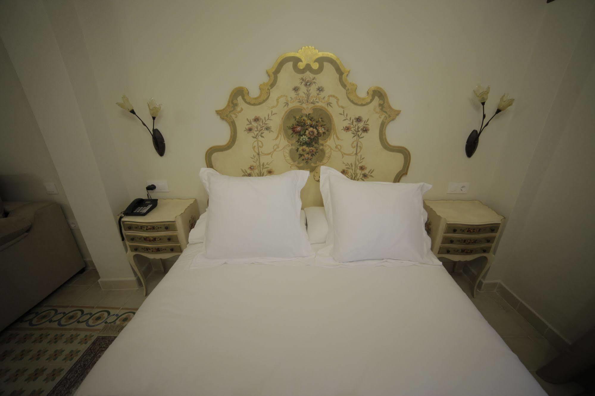 Hotel La Giralda Burguillos Del Cerro ภายนอก รูปภาพ