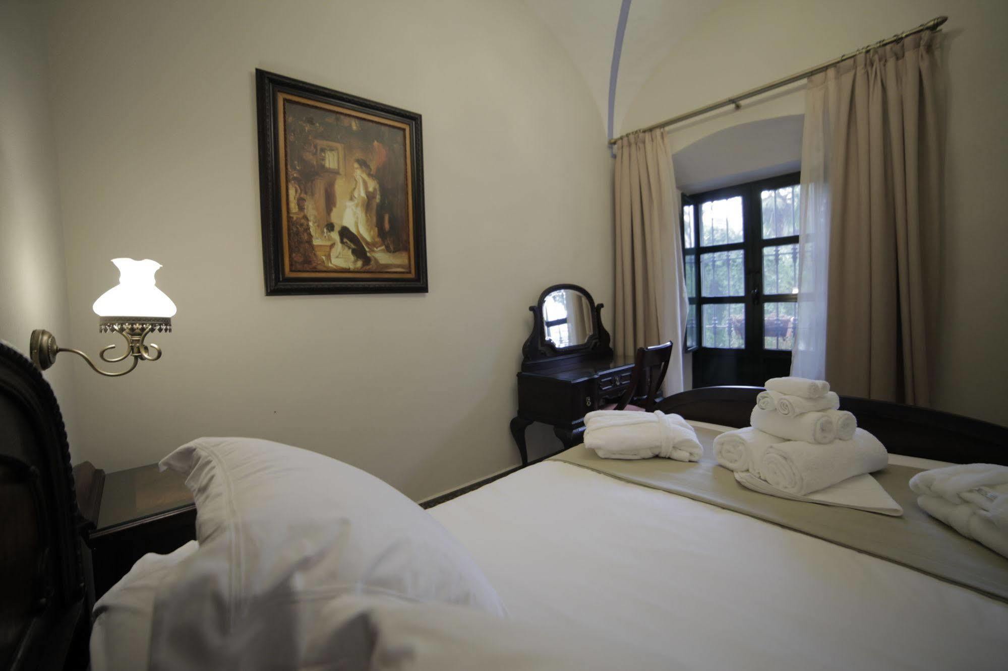 Hotel La Giralda Burguillos Del Cerro ภายนอก รูปภาพ