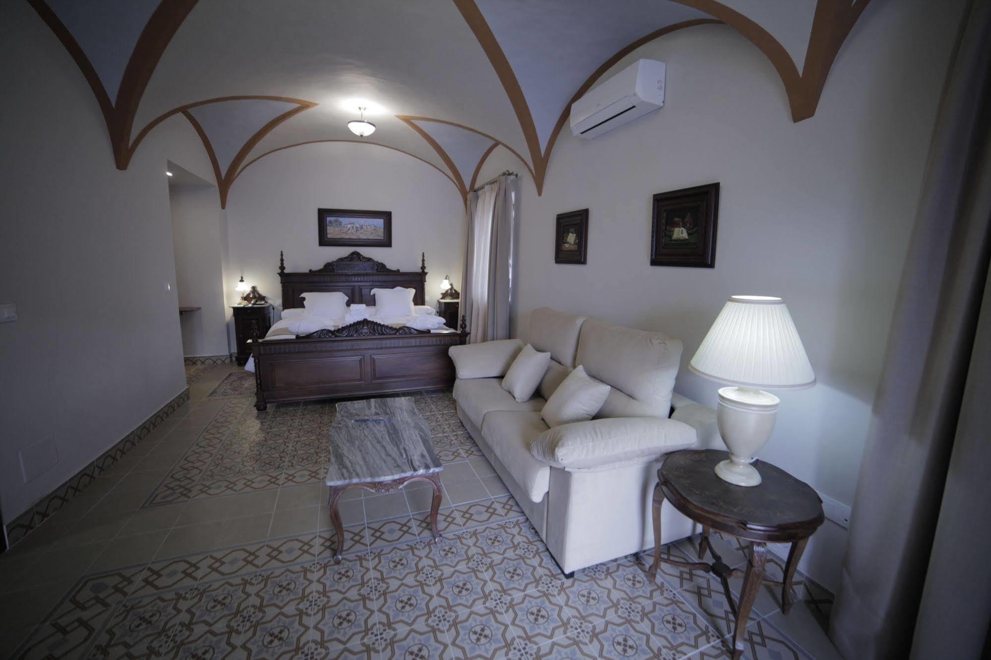 Hotel La Giralda Burguillos Del Cerro ภายนอก รูปภาพ