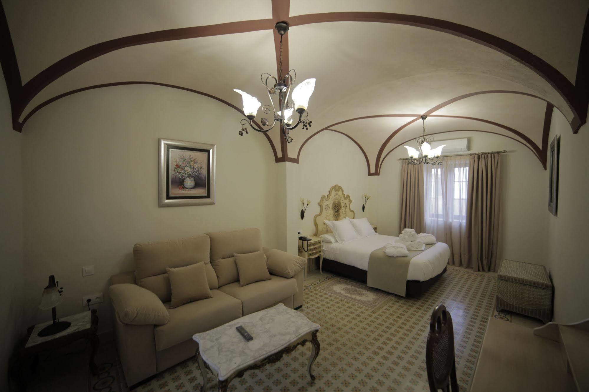 Hotel La Giralda Burguillos Del Cerro ภายนอก รูปภาพ