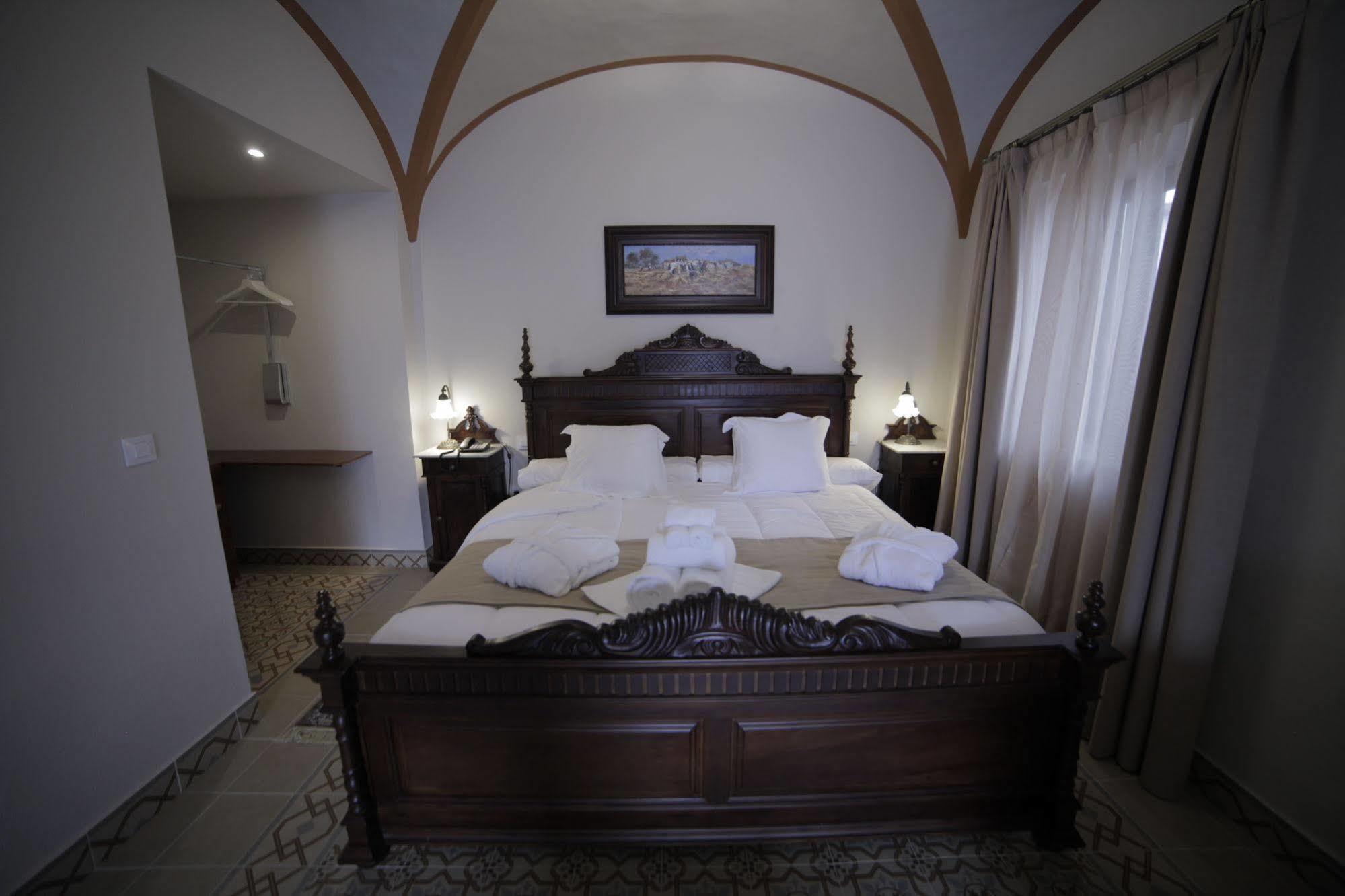 Hotel La Giralda Burguillos Del Cerro ภายนอก รูปภาพ